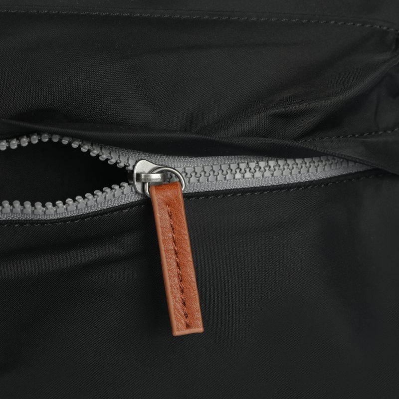 Roka Kennington Crossbody veske svart 